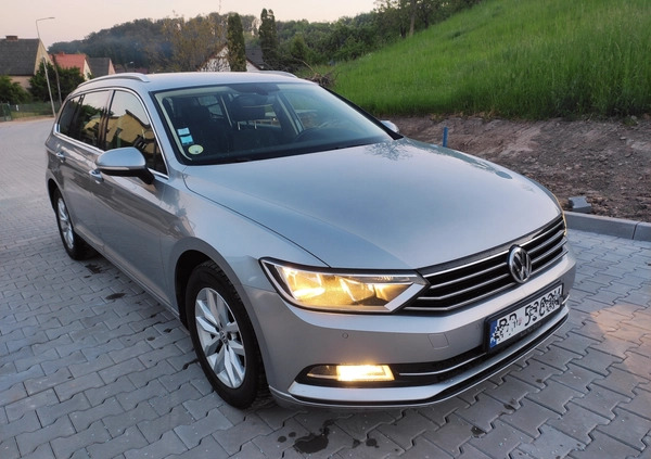 Volkswagen Passat cena 47400 przebieg: 219035, rok produkcji 2017 z Ropczyce małe 742